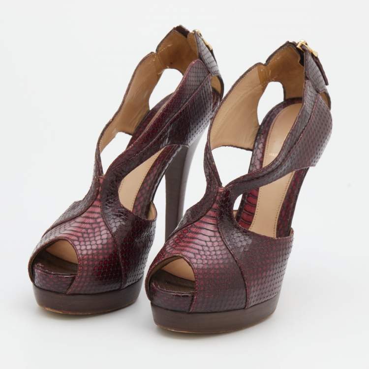 Pre Owned Fendi Burgundy Python Embossed Leather Strappy Peep Toe Platform Sandals Size 40
