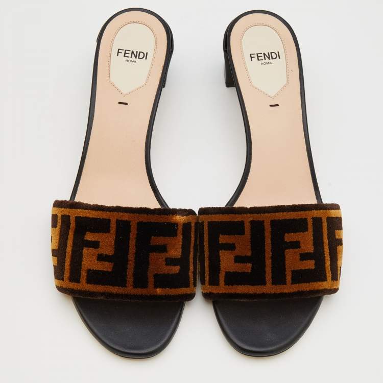 مملوكة مسبقًا Fendi Brown/Black Zucca Velvet Open-Toe Slide Sandals Size 38