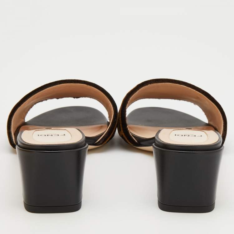 مملوكة مسبقًا Fendi Brown/Black Zucca Velvet Open-Toe Slide Sandals Size 38