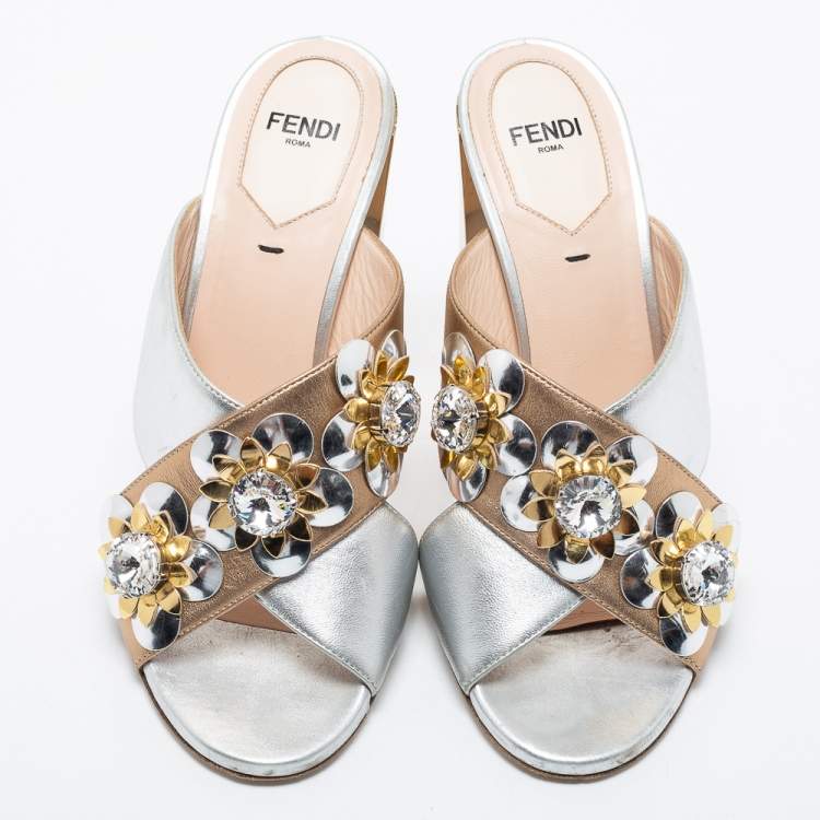 مملوكة مسبقًا Fendi Silver/Gold Leather Cross Strap Flowerland Slide Sandals Size 36