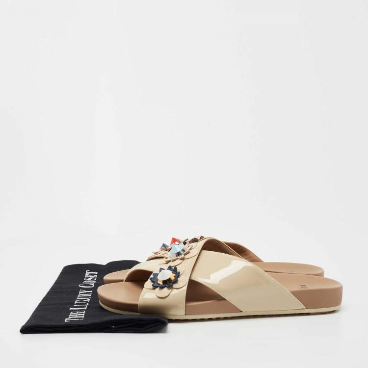 Pre Owned Fendi Beige Patent Leather Flowerland Stud Embellished Slide Sandals Size 39