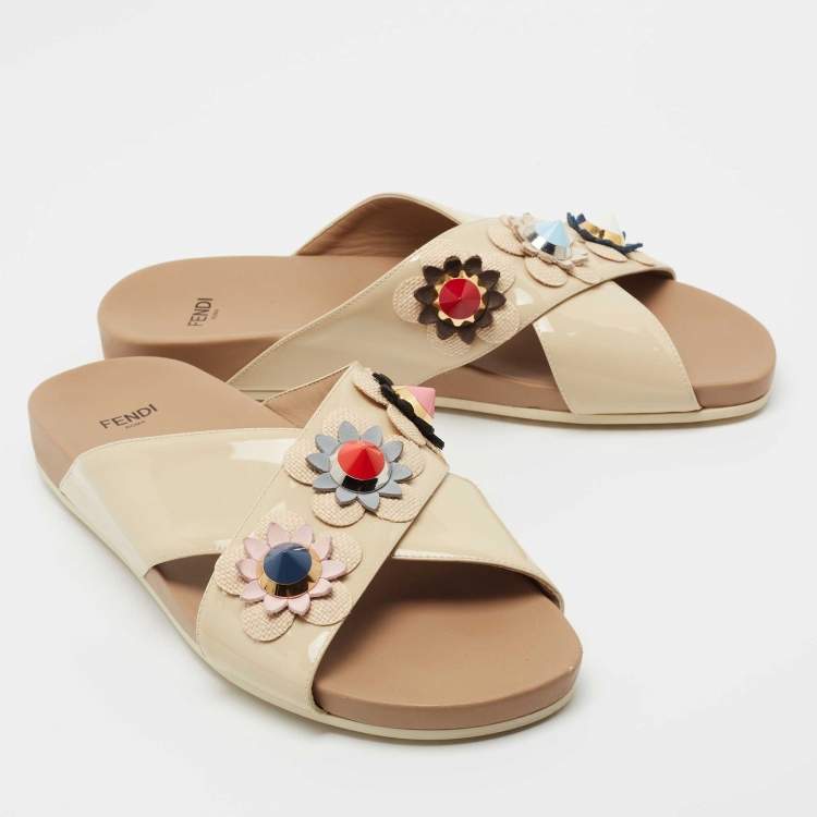 Pre Owned Fendi Beige Patent Leather Flowerland Stud Embellished Slide Sandals Size 39