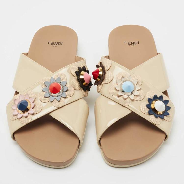 Pre Owned Fendi Beige Patent Leather Flowerland Stud Embellished Slide Sandals Size 39
