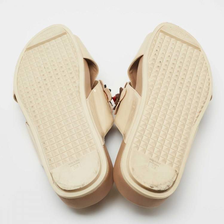 Pre Owned Fendi Beige Patent Leather Flowerland Stud Embellished Slide Sandals Size 39