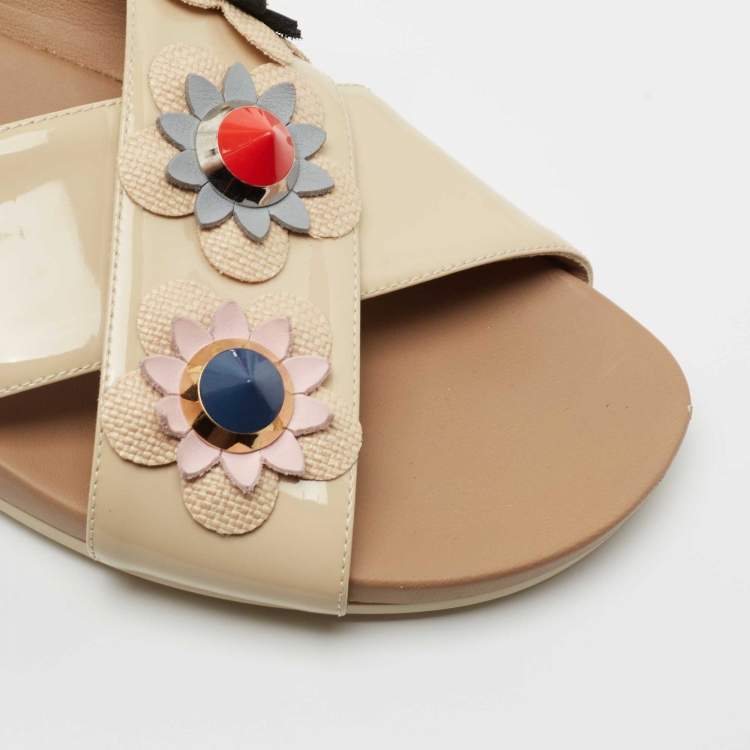 Pre Owned Fendi Beige Patent Leather Flowerland Stud Embellished Slide Sandals Size 39