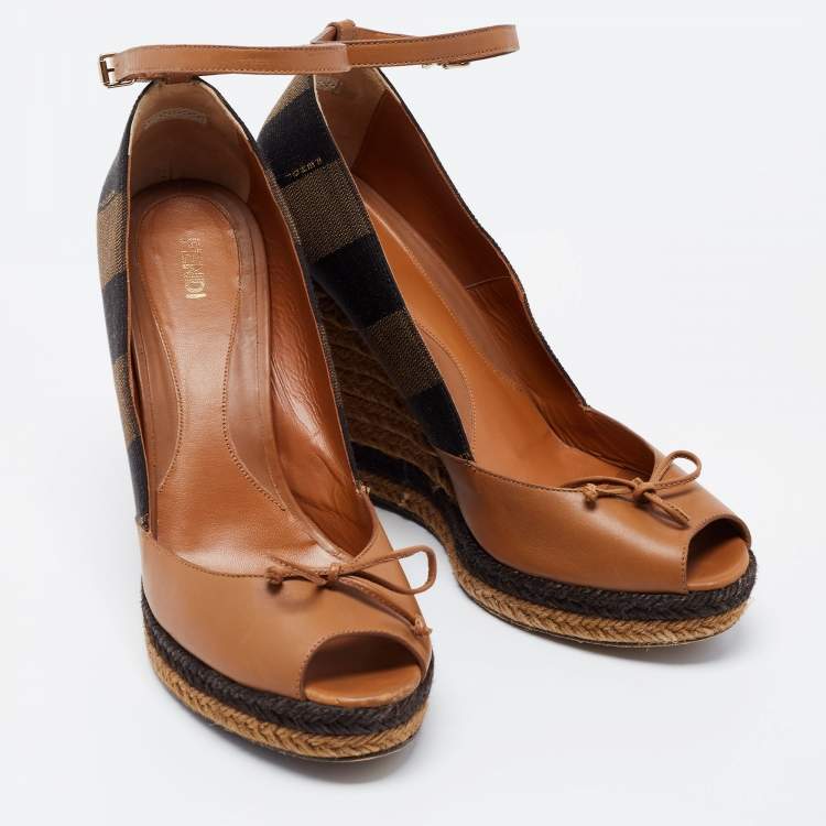 مملوكة مسبقًا Fendi Brown/Black Leather and Striped Canvas Espadrille Wedge Peep Toe Pumps Size 39.5