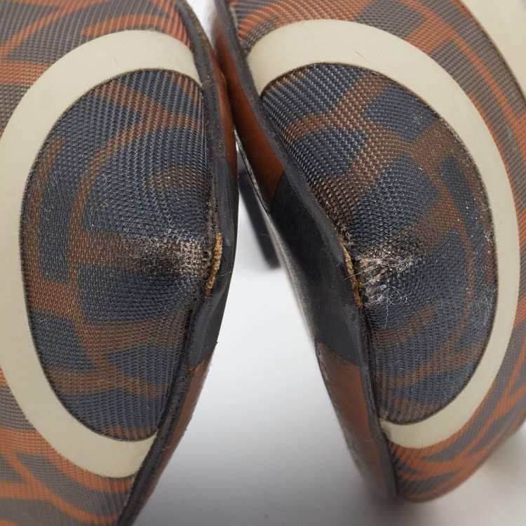 مملوكة مسبقًا Fendi Brown/Beige FF Zucca Mesh and Leather Colibri Slingback Pumps Size 39