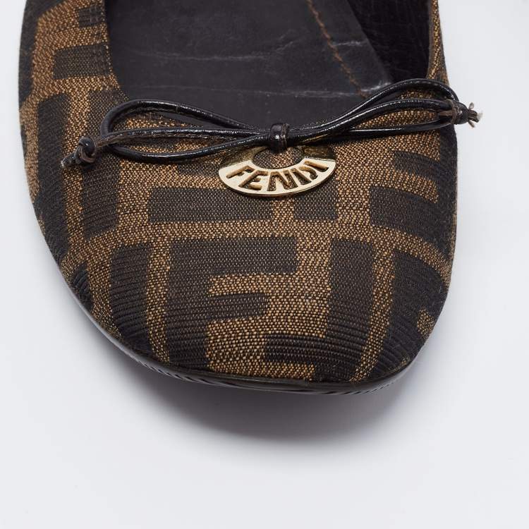 مملوكة مسبقًا Fendi Brown Zucca Canvas Bow Ballet Flats Size 37