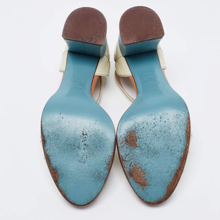 مملوكة مسبقًا Fendi Cream Patent Leather Peep Toe T-Strap Sandals Size 38.5