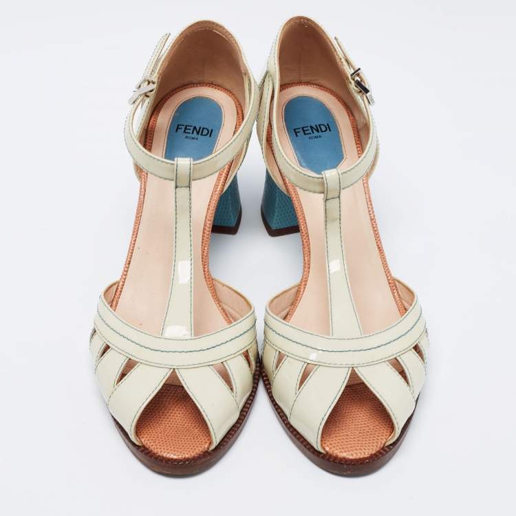 مملوكة مسبقًا Fendi Cream Patent Leather Peep Toe T-Strap Sandals Size 38.5