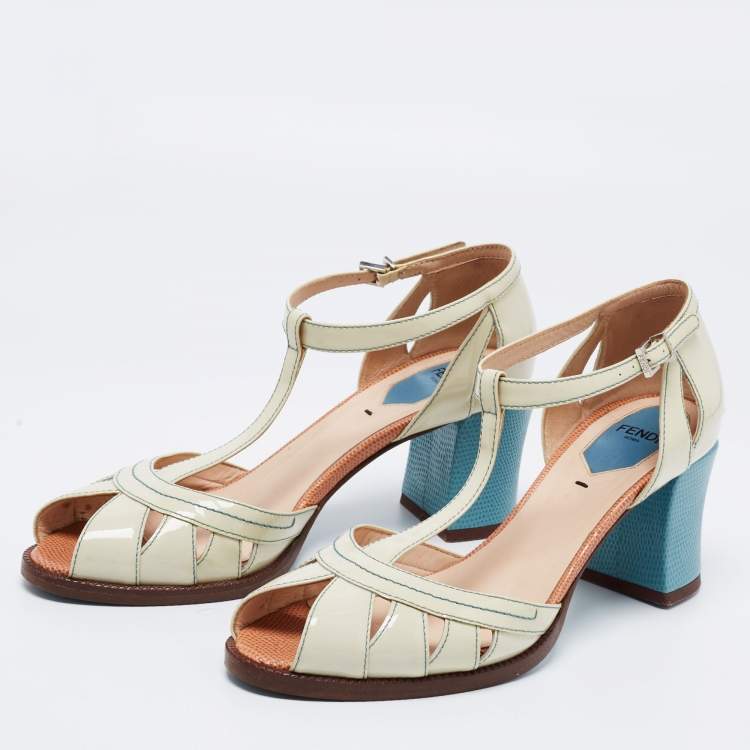 مملوكة مسبقًا Fendi Cream Patent Leather Peep Toe T-Strap Sandals Size 38.5
