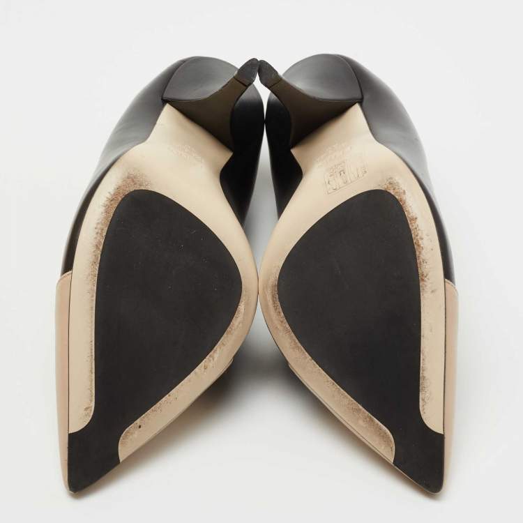 مملوكة مسبقًا Fendi Black/Beige Leather Pointed Toe Pumps Size 40