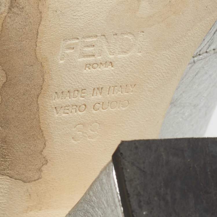 مملوكة مسبقًا Fendi Silver Leather Marie Antoinette Ankle Boots Size 39