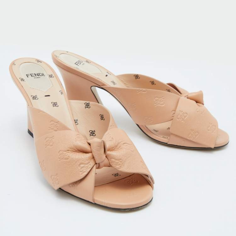 Pre Owned Fendi Beige Leather Bow Tie Karligraphy Slide Sandals Size 39