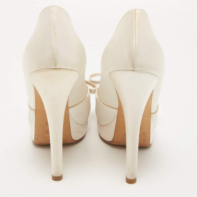 Pre Owned Fendi White Satin Deco Bow Peep Toe Platform Pumps Size 39