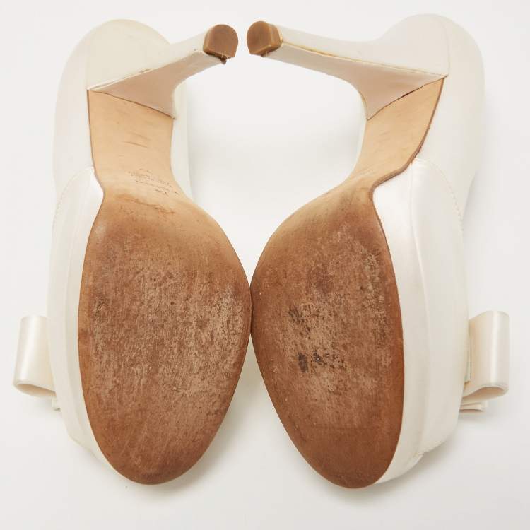 Pre Owned Fendi White Satin Deco Bow Peep Toe Platform Pumps Size 39