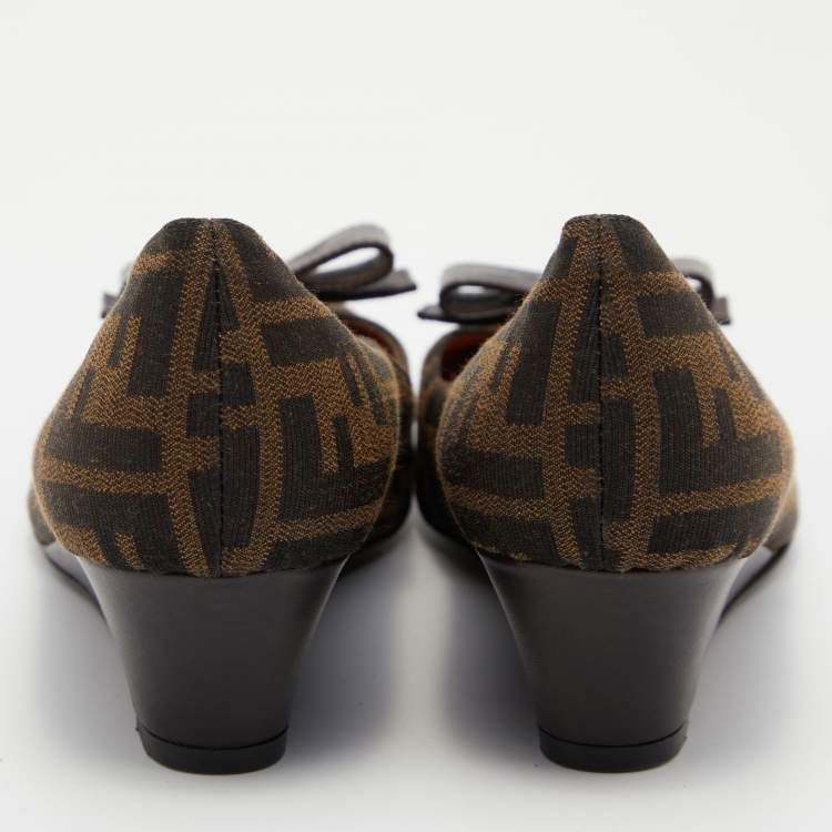 Pre Owned Fendi Tobacco Zucca Canvas and Leather Bow Round Toe Wedge Pumps Size 40.5