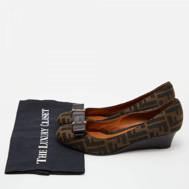 Pre Owned Fendi Tobacco Zucca Canvas and Leather Bow Round Toe Wedge Pumps Size 40.5