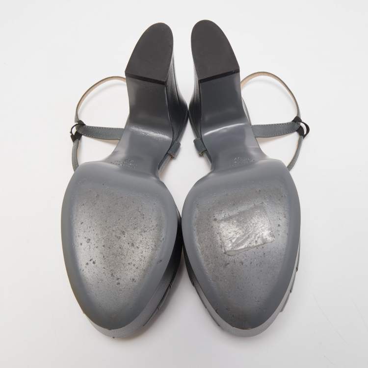 مملوكة مسبقًا Fendi Grey Leather Platform Ankle Strap Sandals Size 37