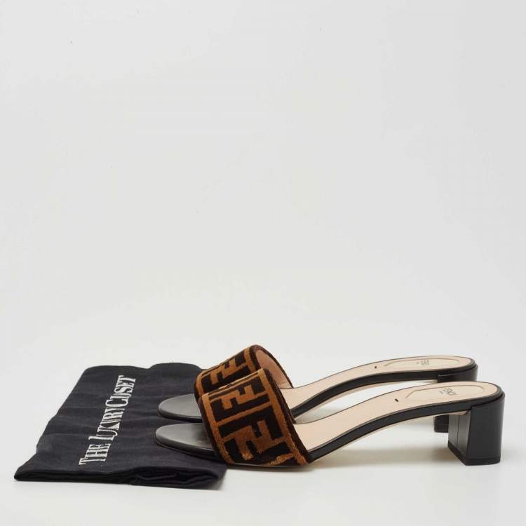 مملوكة مسبقًا Fendi Brown Velvet FF Logo Slide Sandals Size 39