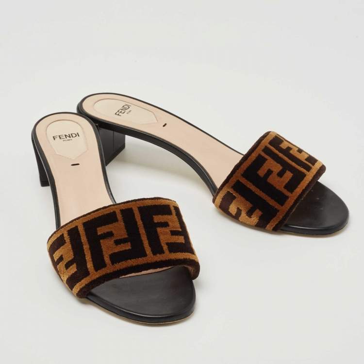 مملوكة مسبقًا Fendi Brown Velvet FF Logo Slide Sandals Size 39