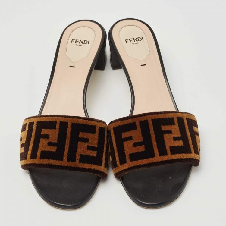 مملوكة مسبقًا Fendi Brown Velvet FF Logo Slide Sandals Size 39