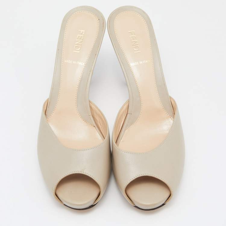 مملوكة مسبقًا Fendi Beige Leather FF Superstar Peep Toe Slide Sandals Size 37.5
