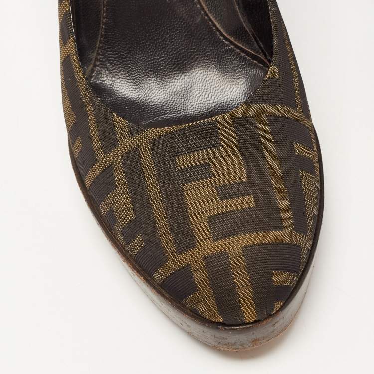 مملوكة مسبقًا Fendi Brown Zucca Canvas Platform Pumps Size 38