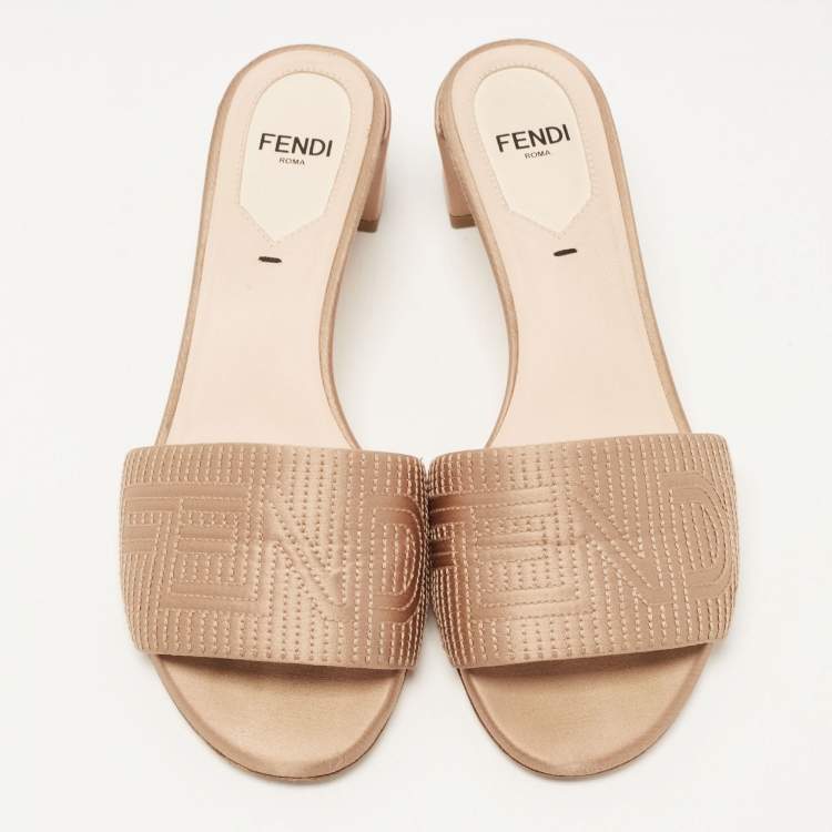 مملوكة مسبقًا Fendi Beige Satin Logo Slides Size 35