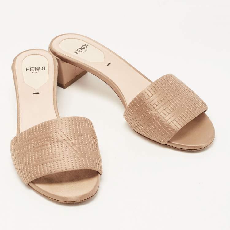 مملوكة مسبقًا Fendi Beige Satin Logo Slides Size 35