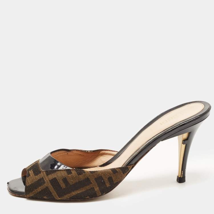 Pre Owned Fendi Brown/Black Zucca Canvas and Patent Leather Slide Sandals Size 39