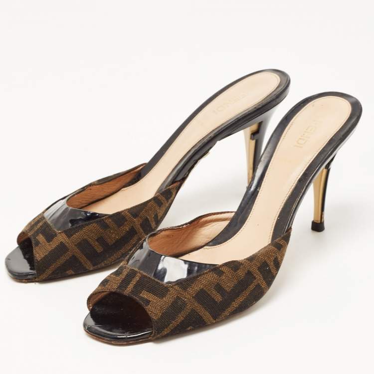 Pre Owned Fendi Brown/Black Zucca Canvas and Patent Leather Slide Sandals Size 39