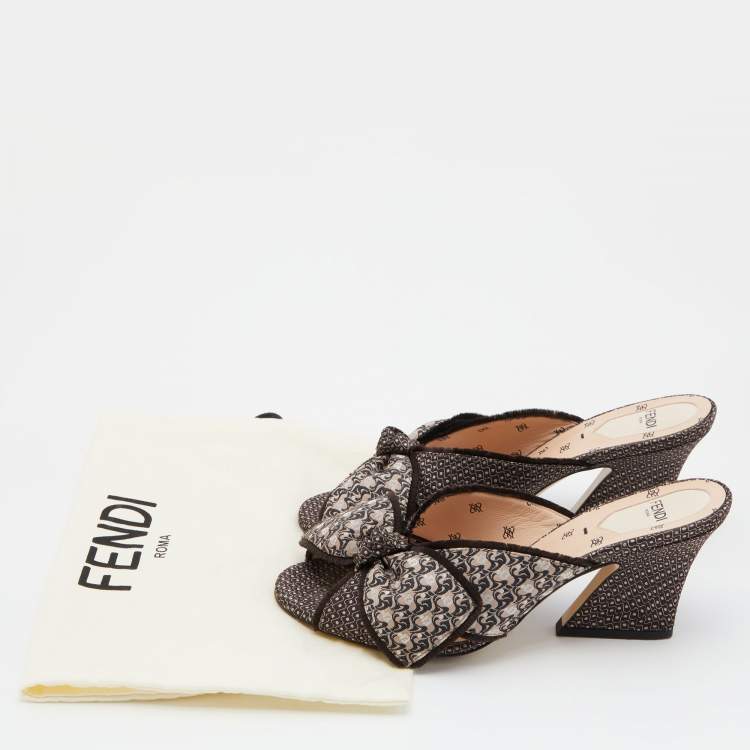 مملوكة مسبقًا Fendi Brown Fabric Knotted Slide Sandals Size 38.5
