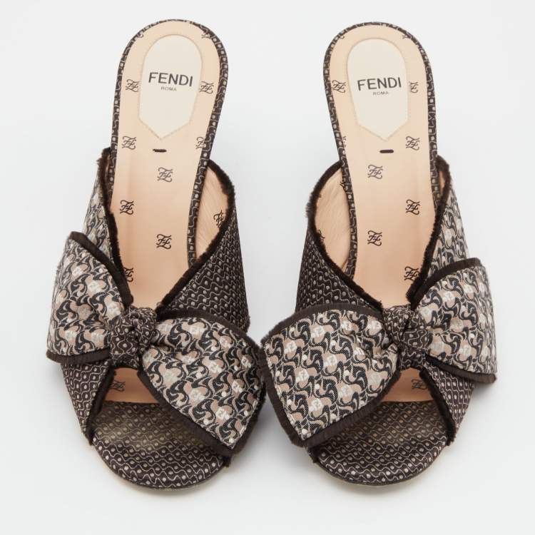 مملوكة مسبقًا Fendi Brown Fabric Knotted Slide Sandals Size 38.5