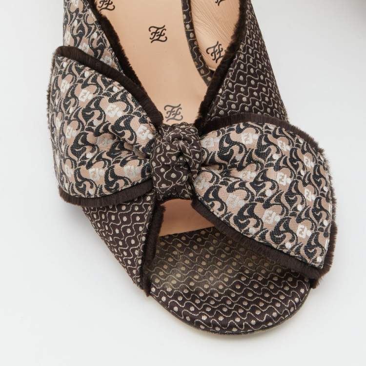 مملوكة مسبقًا Fendi Brown Fabric Knotted Slide Sandals Size 38.5