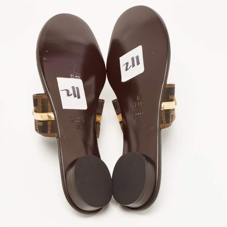 مملوكة مسبقًا Fendi Brown/Gold Zucca Canvas and Patent Leather Buckle Thong Slide Flats Size 39