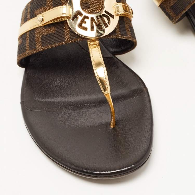 مملوكة مسبقًا Fendi Brown/Gold Zucca Canvas and Patent Leather Buckle Thong Slide Flats Size 39