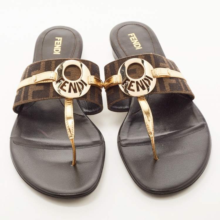 مملوكة مسبقًا Fendi Brown/Gold Zucca Canvas and Patent Leather Buckle Thong Slide Flats Size 39