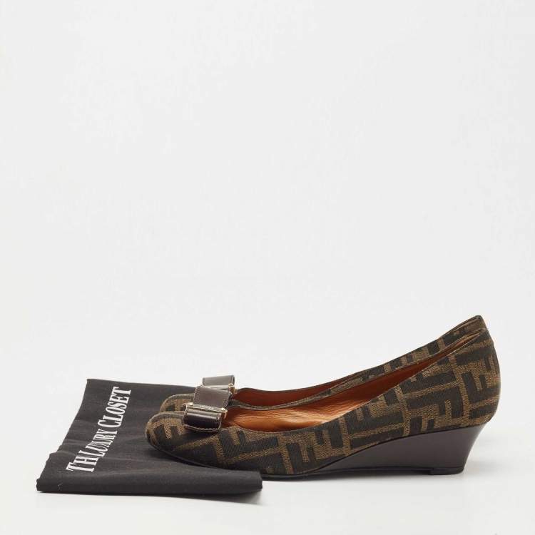 Pre Owned Fendi Brown Zucca Canvas and Leather Bow Round Toe Wedge Pumps Size 39