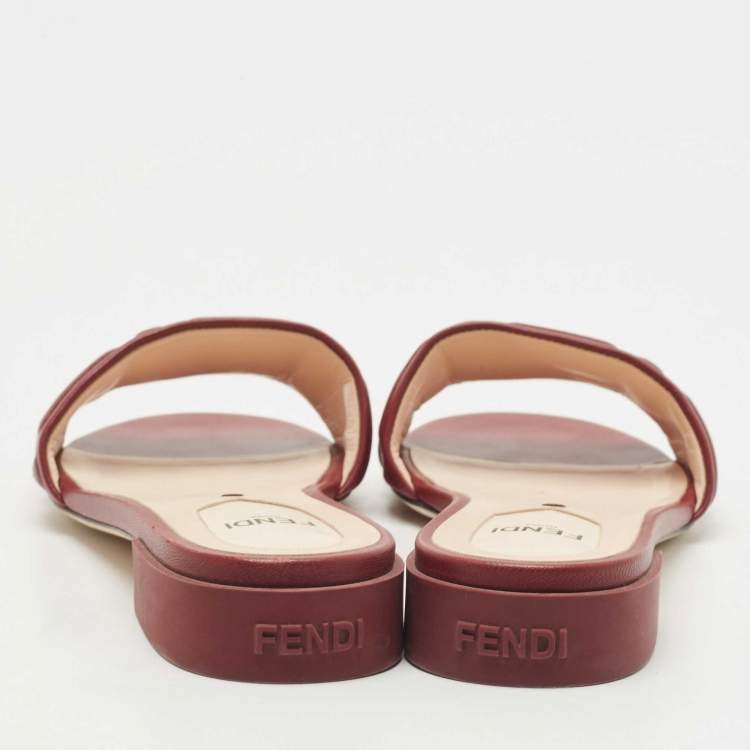 مملوكة مسبقًا Fendi Red Leather Logo Embossed Flat Slides Size 37.5