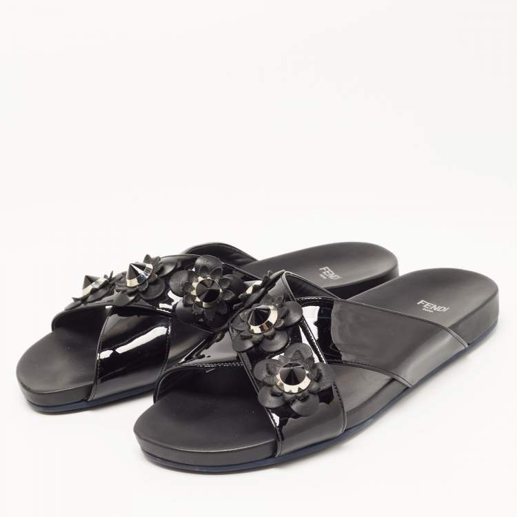 fendi-sandals-flat-sandals-00000065418f00s001.jpg