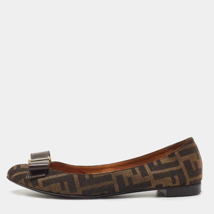 مملوكة مسبقًا Fendi Tobacco Zucca Canvas and Leather Bow Detail Ballet Flats Size 37