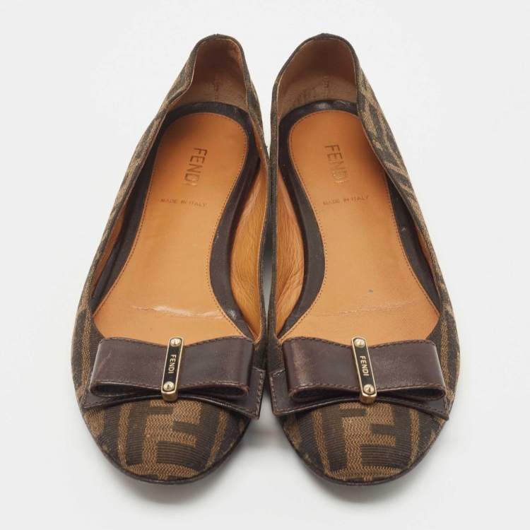 مملوكة مسبقًا Fendi Tobacco Zucca Canvas and Leather Bow Detail Ballet Flats Size 37