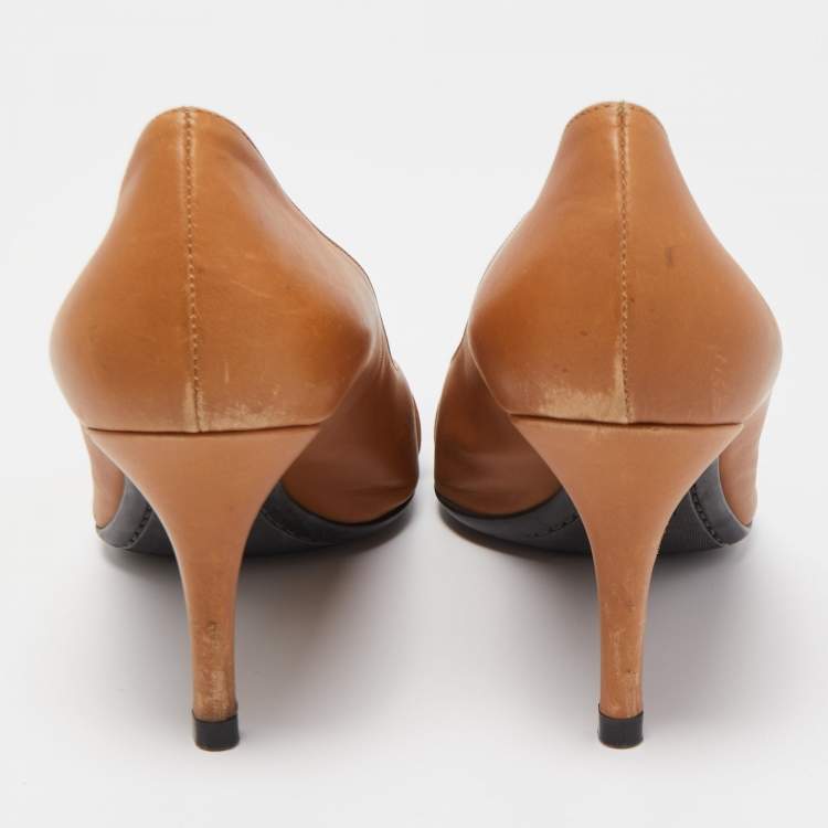 Pre Owned Fendi Brown Leather Buckle Pumps Size 39