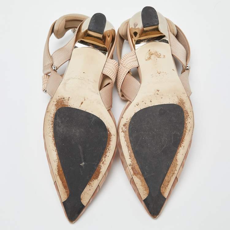 مملوكة مسبقًا Fendi Beige Mesh and Fabric Colibri Pointed Pumps Size 38.5