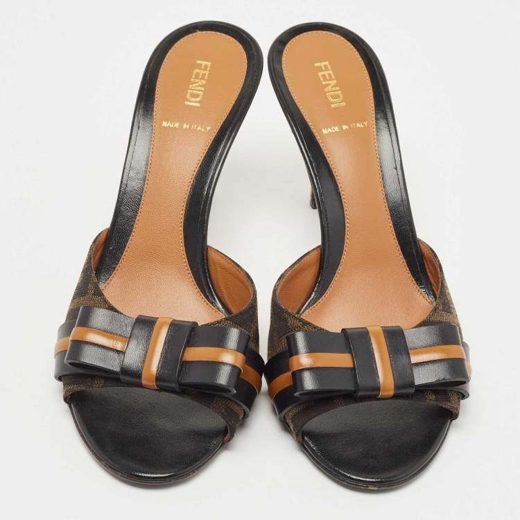 Pre Owned Fendi Brown Zucca Canvas And Leather Slide Sandals Size 38