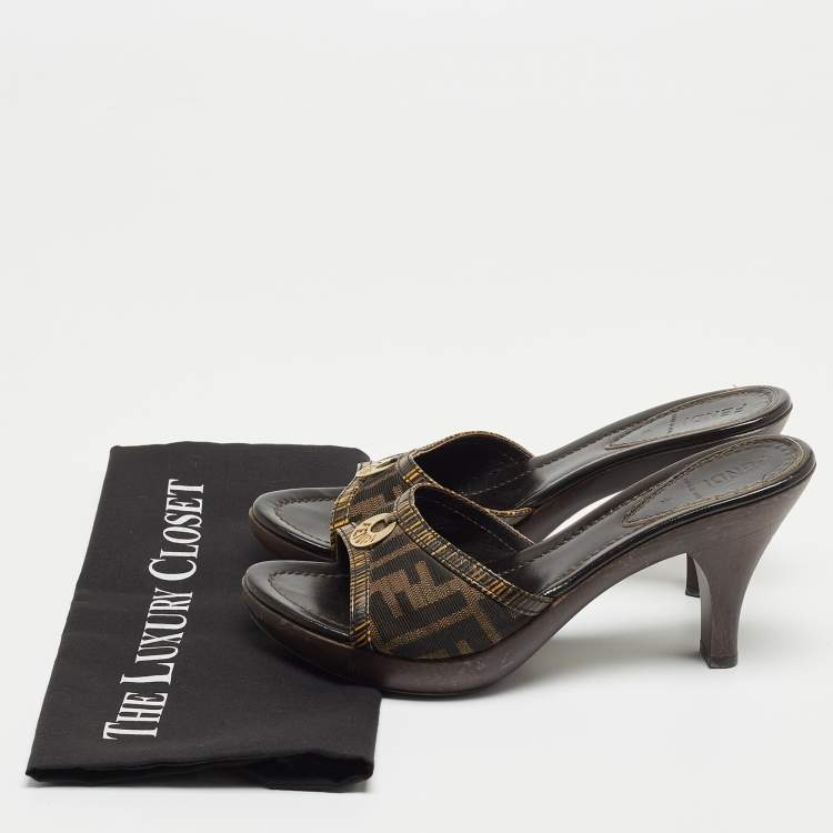 Pre Owned Fendi Brown Zucca Canvas And Leather Slide Sandals Size 39