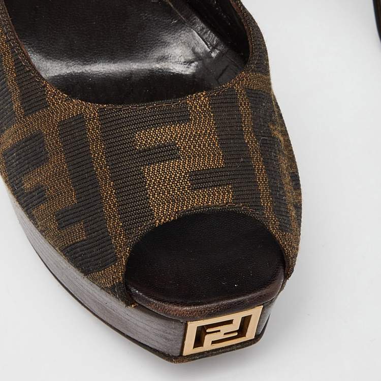 مملوكة مسبقًا Fendi Brown Zucca Canvas Fendista Peep Toe Slingback Pumps Size 38