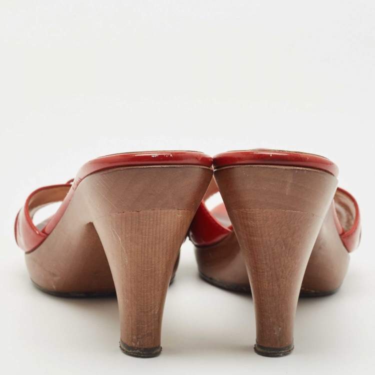 Pre Owned Fendi Red Patent Leather Logo Slide Sandals Size 37.5