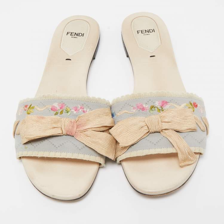 مملوكة مسبقًا Fendi Cream Flower Embroidered Bow Embellished Flat Slides Size 39.5